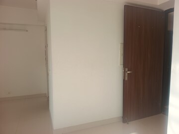 Room in 3.5 BHK Apartment at Sector 102 – for Rent