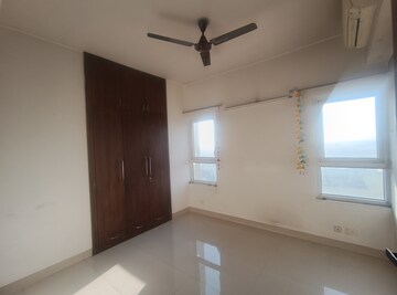 Room in 3.5 BHK Apartment at Sector 102 – for Rent