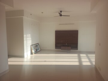 Room in 3.5 BHK Apartment at Sector 102 – for Rent