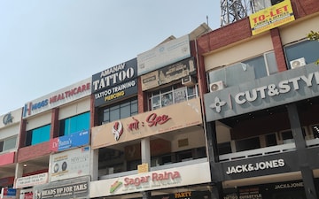 Showroom For Rent in Sector 66