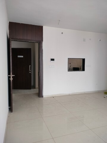 Room in 2 BHK Apartment at Yashwin Orrizonte, Kharadi – for Rent