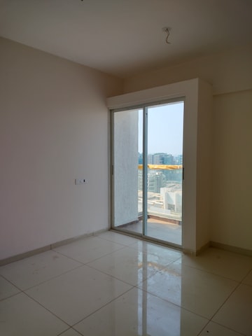 Room in 2 BHK Apartment at Yashwin Orrizonte, Kharadi – for Rent