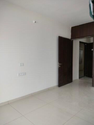 Room in 2 BHK Apartment at Yashwin Orrizonte, Kharadi – for Rent