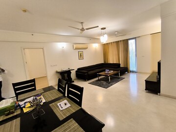 Team Area in 3 BHK Apartment at DLF Park Place, Sector 54 – for Rent