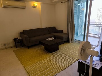 Team Area in 3 BHK Apartment at DLF Park Place, Sector 54 – for Rent