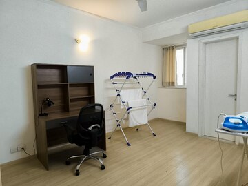 Team Area in 3 BHK Apartment at DLF Park Place, Sector 54 – for Rent