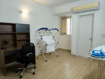 Team Area in 3 BHK Apartment at DLF Park Place, Sector 54 – for Rent