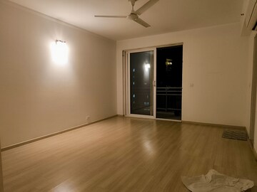 Room in 3 BHK Apartment at DLF Park Place, Sector 54 – for Rent