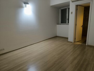 Room in 3 BHK Apartment at DLF Park Place, Sector 54 – for Rent