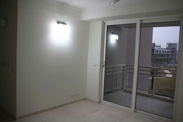 Room in 3 BHK Apartment at DLF Park Place, Sector 54 – for Rent
