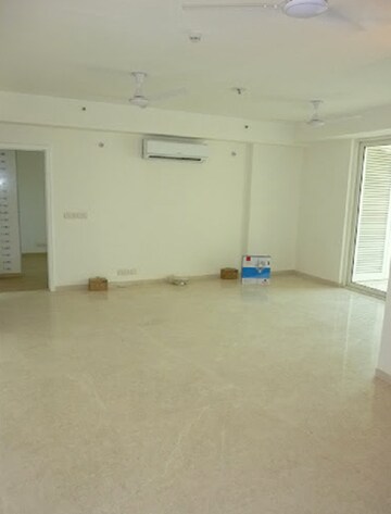 Room in 3 BHK Apartment at DLF Park Place, Sector 54 – for Rent