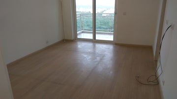 Room in 3 BHK Apartment at DLF Park Place, Sector 54 – for Rent