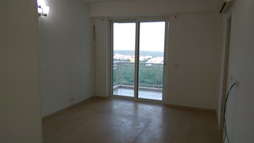 Room in 3 BHK Apartment at DLF Park Place, Sector 54 – for Rent