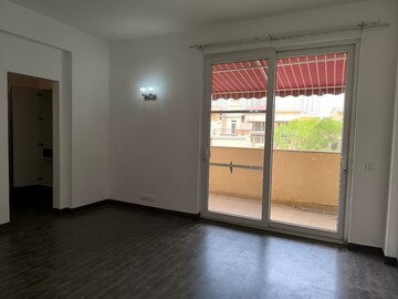 Room in 4 BHK Apartment at Emaar The Palm Springs, Sector 54 – for Rent