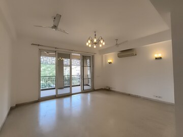 Room in 4 BHK Apartment at Emaar The Palm Springs, Sector 54 – for Rent