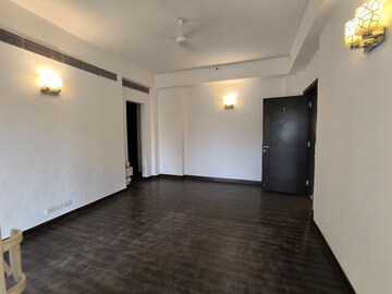 Room in 4 BHK Apartment at Emaar The Palm Springs, Sector 54 – for Rent