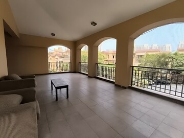 Room in 4 BHK Apartment at Emaar The Palm Springs, Sector 54 – for Rent