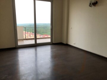 Room in 5 BHK Apartment at Emaar The Palm Springs, Sector 54 – for Rent