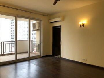 Room in 5 BHK Apartment at Emaar The Palm Springs, Sector 54 – for Rent