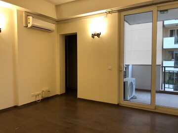 Room in 5 BHK Apartment at Emaar The Palm Springs, Sector 54 – for Rent