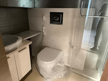 Bathroom in 5 BHK Apartment at Salcon The Verandas, Sector 54 – for Rent