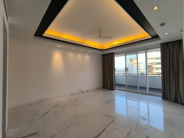 Room in 5 BHK Apartment at Salcon The Verandas, Sector 54 – for Rent