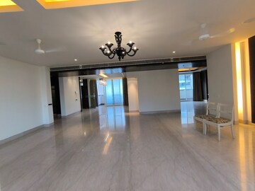 Room in 5 BHK Apartment at Salcon The Verandas, Sector 54 – for Rent