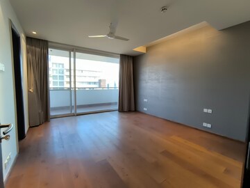 Room in 5 BHK Apartment at Salcon The Verandas, Sector 54 – for Rent