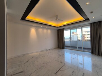 Room in 5 BHK Apartment at Salcon The Verandas, Sector 54 – for Rent