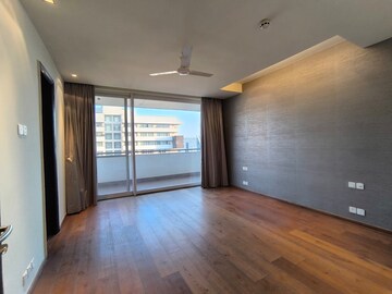 Room in 5 BHK Apartment at Salcon The Verandas, Sector 54 – for Rent