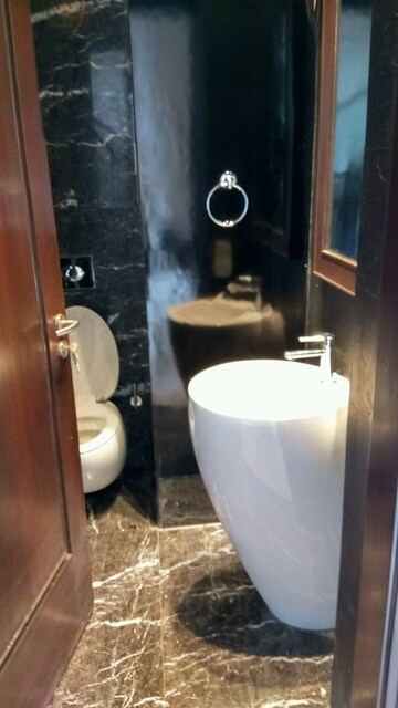 Bathroom in 5 BHK Apartment at Salcon The Verandas, Sector 54 – for Rent