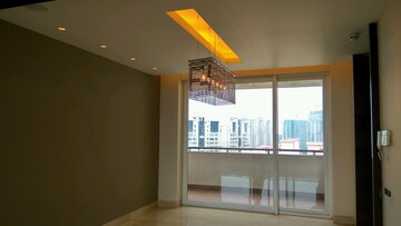 Room in 5 BHK Apartment at Salcon The Verandas, Sector 54 – for Rent