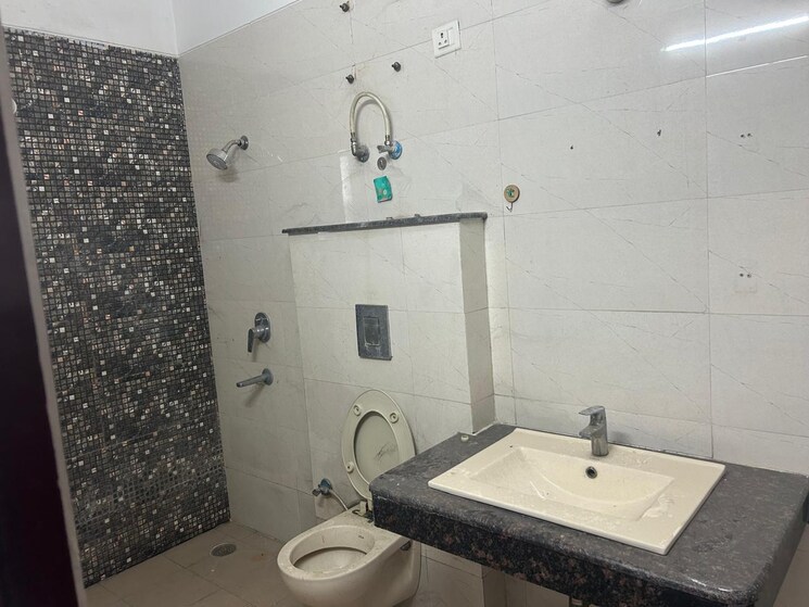 Bathroom, hanumant-bollywood-heights 4 Bedroom 2350 Sq.Ft. Apartment In Dhakoli Zirakpur 8397185