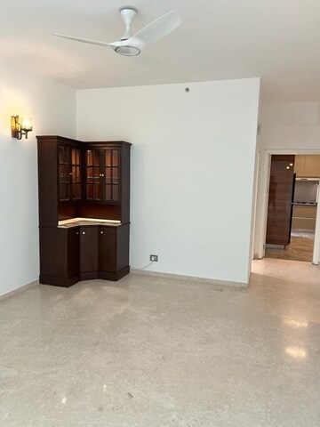 Room in 4 BHK Apartment at DLF The Crest, Sector 54 – for Rent