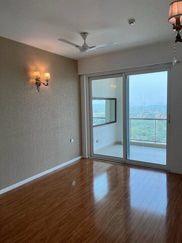 Room in 4 BHK Apartment at DLF The Crest, Sector 54 – for Rent