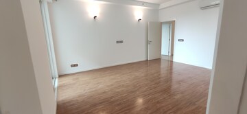 Room in 4 BHK Apartment at DLF The Crest, Sector 54 – for Rent