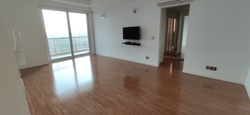 Room in 4 BHK Apartment at DLF The Crest, Sector 54 – for Rent
