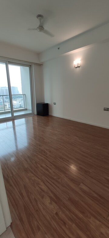 Furnished Amenities in 4 BHK Apartment at DLF The Crest, Sector 54 – for Rent