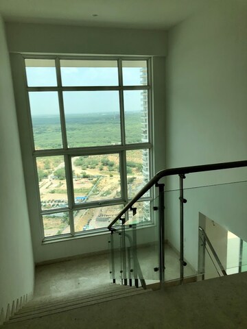 Room in 4 BHK Apartment at DLF The Crest, Sector 54 – for Rent
