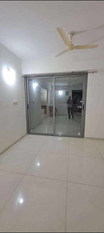 Room in 3 BHK Apartment at Vaishnodevi Circle – for Rent