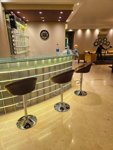 Team Area in 4 BHK Apartment at DLF The Crest, Sector 54 – for Rent