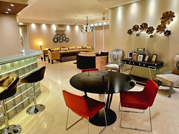 Team Area in 4 BHK Apartment at DLF The Crest, Sector 54 – for Rent