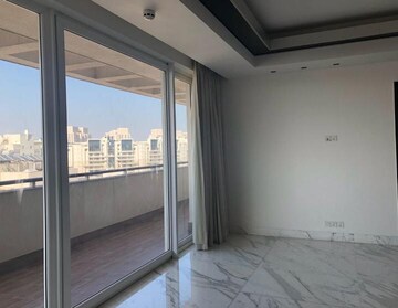 Room in 5 BHK Apartment at Salcon The Verandas, Sector 54 – for Rent