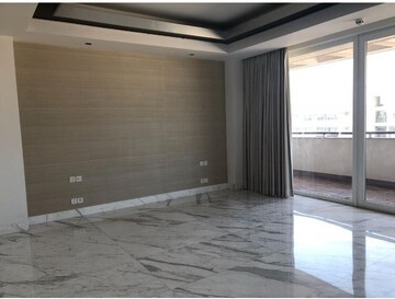 Room in 5 BHK Apartment at Salcon The Verandas, Sector 54 – for Rent