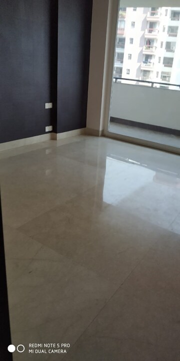 Room in 5 BHK Apartment at Salcon The Verandas, Sector 54 – for Rent
