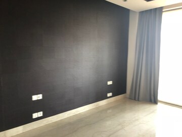 Room in 5 BHK Apartment at Salcon The Verandas, Sector 54 – for Rent