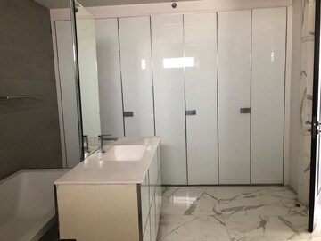 Bathroom in 5 BHK Apartment at Salcon The Verandas, Sector 54 – for Rent