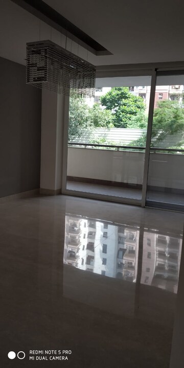 Room in 5 BHK Apartment at Salcon The Verandas, Sector 54 – for Rent