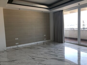 Room in 5 BHK Apartment at Salcon The Verandas, Sector 54 – for Rent