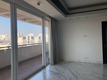 Room in 5 BHK Apartment at Salcon The Verandas, Sector 54 – for Rent